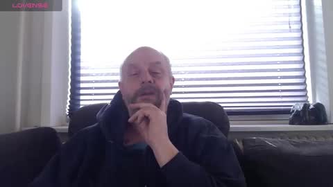 Snapshot of hardmrlazy chatting on March 6, 2025, 9:36 am MrLazy online show from March 6, 2025, 9:36 am