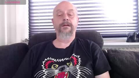 Snapshot of hardmrlazy chatting on September 19, 2025, 12:06 pm MrLazy online show from September 19, 2025, 12:06 pm