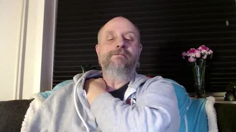 Snapshot of hardmrlazy chatting on February 12, 2026, 11:55 pm MrLazy online show from February 12, 2026, 11:55 pm