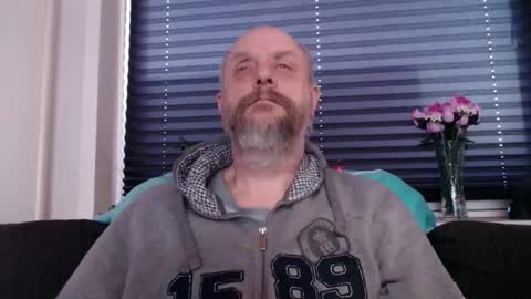 Snapshot of hardmrlazy chatting on February 18, 2026, 4:25 pm MrLazy online show from February 18, 2026, 4:25 pm