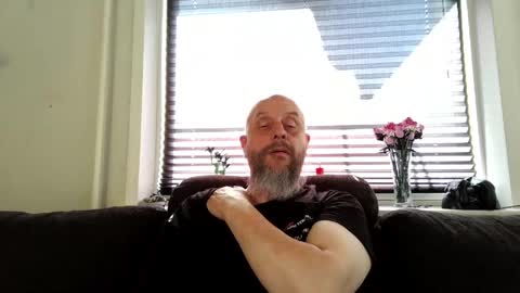 MrLazy online show from April 8, 2026, 10:15 am