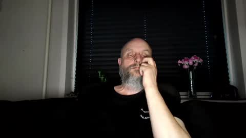 MrLazy online show from April 9, 2026, 6:24 pm