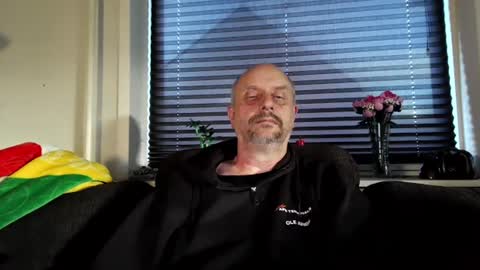 Snapshot of hardmrlazy chatting on June 9, 2026, 6:19 pm MrLazy online show from June 9, 2026, 6:19 pm