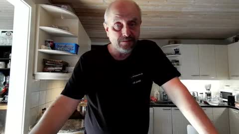 Snapshot of hardmrlazy chatting on June 18, 2026, 4:55 pm MrLazy online show from June 18, 2026, 4:55 pm