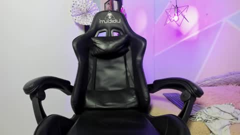 Snapshot of haresandpame_mds chatting on January 17, 2025, 4:04 pm Hares online show from January 17, 2025, 4:04 pm