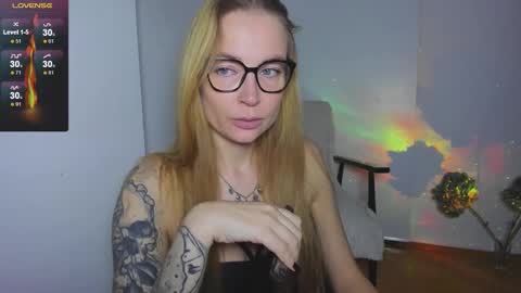 Tasya online show from November 13, 2025, 6:07 pm