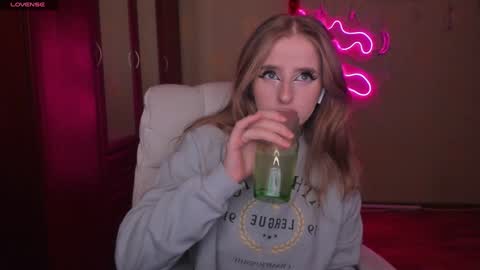 Julia online show from January 8, 2025, 4:34 am