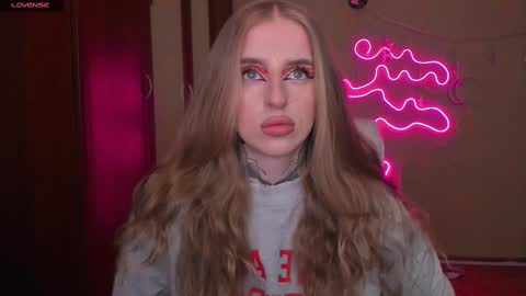 Julia online show from February 22, 2025, 5:44 am