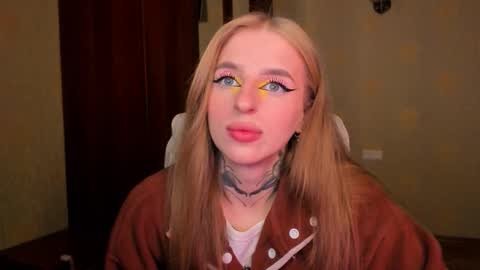 Julia online show from October 4, 2025, 5:27 am