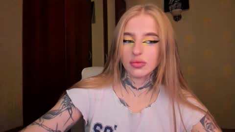 Julia online show from October 7, 2025, 5:48 am