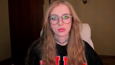 Julia online show from December 22, 2025, 5:26 am