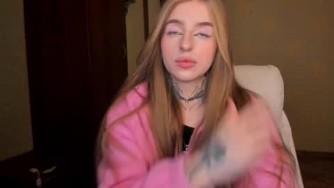 Julia online show from January 7, 2026, 5:43 am