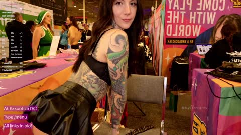 Snapshot of harliequinnx chatting on December 7, 2024, 10:17 pm Harliequinnx - Schedule Below Exxxotica DC Dec 6-8th online show from December 7, 2024, 10:17 pm