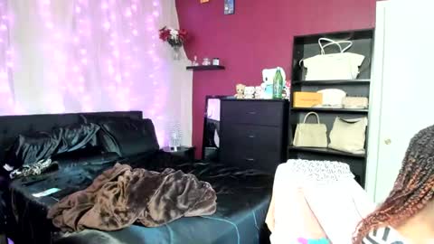 Snapshot of harmonie_marquise chatting on December 30, 2024, 10:01 pm Harmonie Marquise online show from December 30, 2024, 10:01 pm