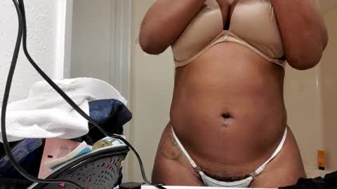 Snapshot of harmonie_marquise chatting on March 5, 2025, 8:21 pm Harmonie Marquise online show from March 5, 2025, 8:21 pm