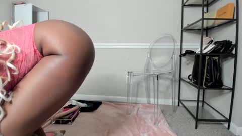 Snapshot of harmonie_marquise chatting on September 8, 2025, 10:09 pm Harmonie Marquise online show from September 8, 2025, 10:09 pm