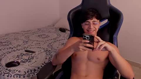 Snapshot of harry_p01 chatting on November 15, 2025, 2:20 am harry_p01 online show from November 15, 2025, 2:20 am