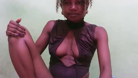 hasleyinah online show from April 16, 2026, 9:39 pm