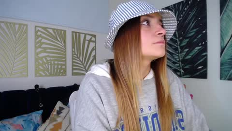 Snapshot of hat_girl chatting on February 4, 2025, 5:53 am Nicole online show from February 4, 2025, 5:53 am