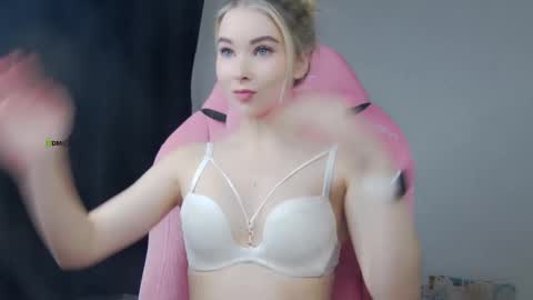 Anna online show from November 16, 2025, 4:34 pm