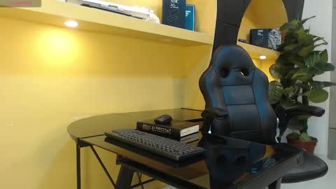 hatsajones online show from September 12, 2025, 12:27 pm