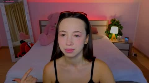 Hayle online show from November 3, 2025, 1:51 am