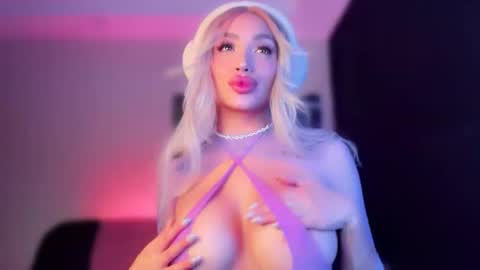 Snapshot of hazeeell chatting on September 30, 2025, 2:00 pm Marie online show from September 30, 2025, 2:00 pm