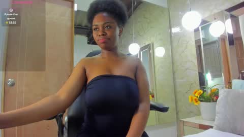 hazel_lanee online show from October 5, 2025, 4:11 am