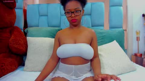 Snapshot of hazel_lanee chatting on March 8, 2026, 10:35 pm hazel_lanee online show from March 8, 2026, 10:35 pm