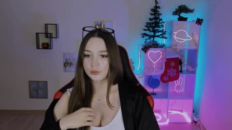 Hazel online show from December 9, 2024, 12:51 pm