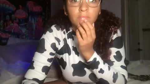 hazell77 online show from November 7, 2025, 3:56 pm