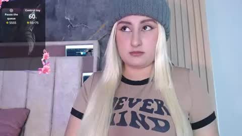 hazumi_tsu online show from June 19, 2026, 12:59 am