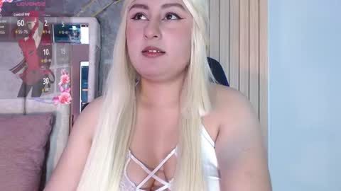 hazumi_tsu online show from June 22, 2026, 11:02 pm