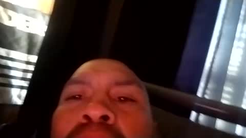 Snapshot of headshop_ chatting on January 25, 2025, 6:35 pm Cloudznpointzsex online show from January 25, 2025, 6:35 pm