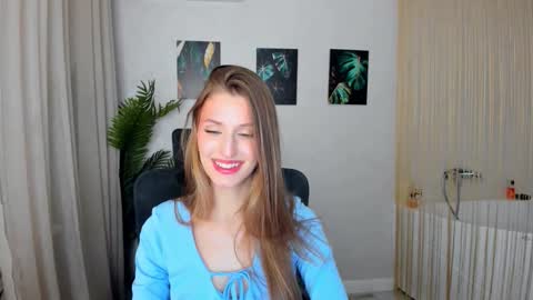 heartedlove_1 online show from November 23, 2025, 3:39 am