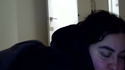 Snapshot of heatwavee chatting on December 18, 2024, 12:43 am heatwavee online show from December 18, 2024, 12:43 am