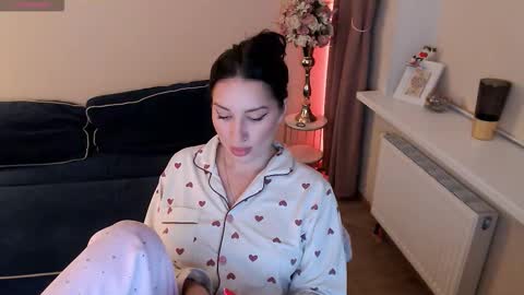 Heaven girl online show from September 25, 2025, 8:01 pm