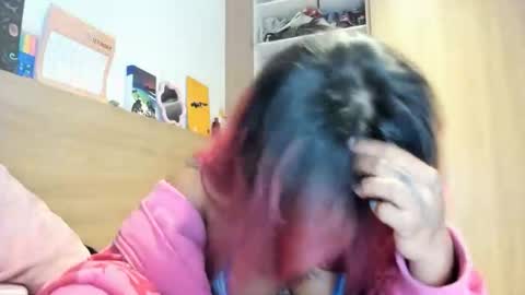 Snapshot of heavenngirlyy444 chatting on October 22, 2025, 4:35 am Heaven online show from October 22, 2025, 4:35 am