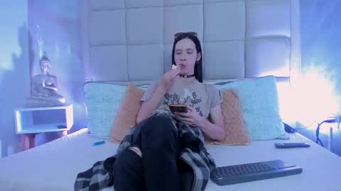 Keira Hecate online show from November 18, 2025, 7:18 pm