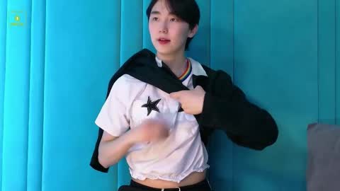 HEEJIN online show from September 22, 2025, 8:11 pm