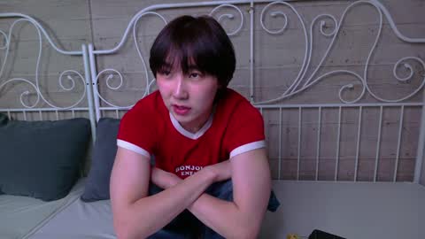 HEEJIN online show from April 2, 2026, 8:17 pm