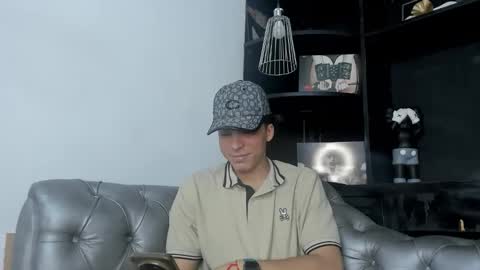 heellboy_ online show from November 16, 2025, 2:28 am
