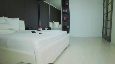 Helen online show from December 26, 2024, 5:04 am