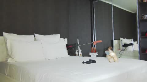 Helen online show from November 17, 2025, 5:52 pm