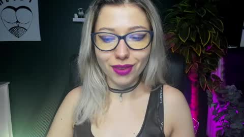 Snapshot of heidi_pleasure chatting on December 2, 2024, 7:36 am Heidi online show from December 2, 2024, 7:36 am