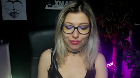 Snapshot of heidi_pleasure chatting on December 2, 2024, 1:46 pm Heidi online show from December 2, 2024, 1:46 pm