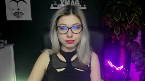 Snapshot of heidi_pleasure chatting on December 3, 2024, 5:53 am Heidi online show from December 3, 2024, 5:53 am