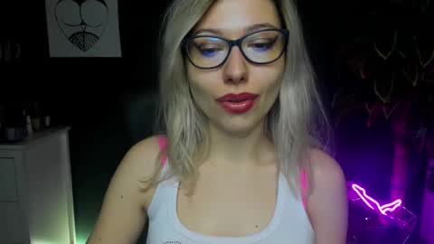 Snapshot of heidi_pleasure chatting on December 4, 2024, 7:39 am Heidi online show from December 4, 2024, 7:39 am