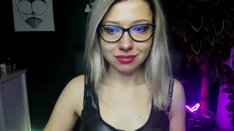 Snapshot of heidi_pleasure chatting on December 5, 2024, 7:27 am Heidi online show from December 5, 2024, 7:27 am