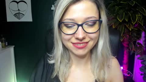 Snapshot of heidi_pleasure chatting on December 5, 2024, 1:38 pm Heidi online show from December 5, 2024, 1:38 pm